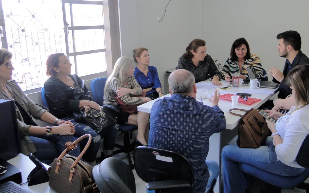 Sindalesc recebe grupo de servidores aposentados