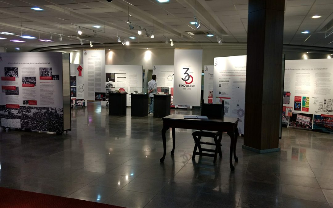 Exposição reforça defesa do serviço e democratização do Poder Público