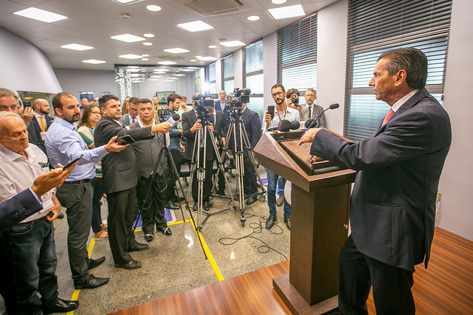 Presidente Júlio Garcia fala em coletiva que analisará a possibilidade de Concurso Público para ALESC