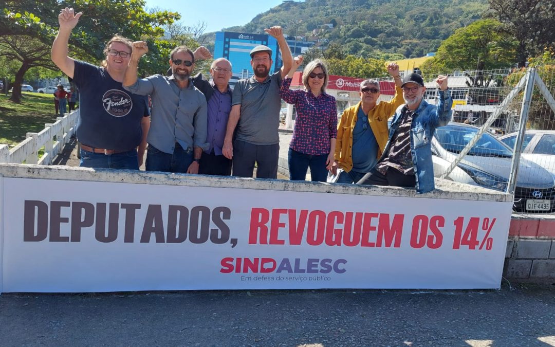 Ato público contra os descontos de 14%